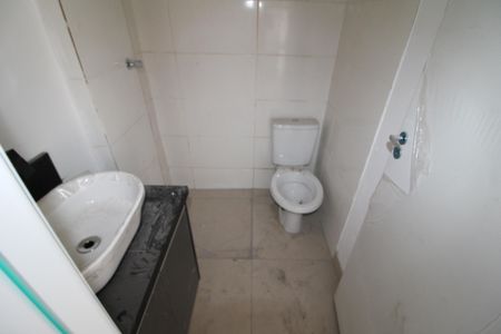 Banheiro de apartamento à venda com 1 quarto, 33m² em Vila Mariza Mazzei, São Paulo