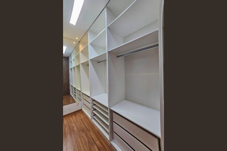 Apartamento à venda com 115m², 3 quartos e 2 vagas Apartamento à venda com 115m², 3 quartos e 2 vagasCloset da suíte