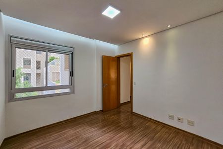 Apartamento à venda com 115m², 3 quartos e 2 vagas Apartamento à venda com 115m², 3 quartos e 2 vagasQuarto 1