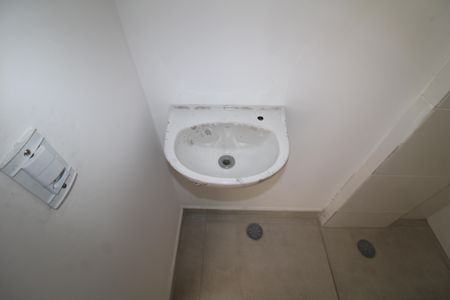 Banheiro de apartamento à venda com 1 quarto, 33m² em Vila Mariza Mazzei, São Paulo