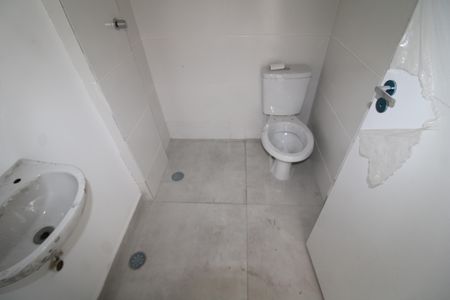 Banheiro de apartamento à venda com 1 quarto, 33m² em Vila Mariza Mazzei, São Paulo