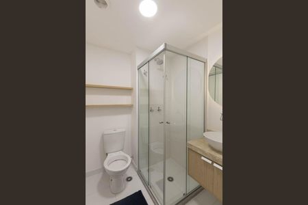 Banheiro de apartamento para alugar com 1 quarto, 27m² em República, São Paulo
