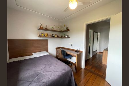 Casa à venda com 171m², 4 quartos e 2 vagasQuarto 1