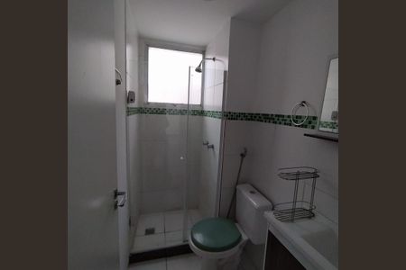 Banheiro de apartamento para alugar com 2 quartos, 45m² em Pavuna, Nilópolis