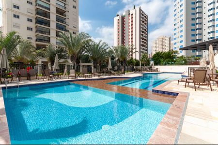 Apartamento à venda com 104m², 3 quartos e 2 vagas Apartamento à venda com 104m², 3 quartos e 2 vagasÁrea Comum - Piscina