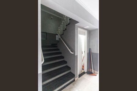 Apartamento para alugar com 30m², 1 quarto e sem vaga Apartamento para alugar com 30m², 1 quarto e sem vagaEscada