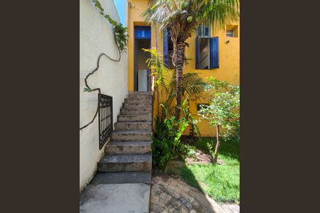 Casa à venda com 250m², 1 quarto e sem vaga Casa à venda com 250m², 1 quarto e sem vagaEscada