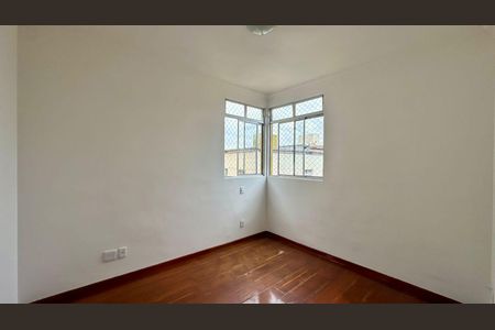 Apartamento para alugar com 80m², 2 quartos e 2 vagas Apartamento para alugar com 80m², 2 quartos e 2 vagasQuarto