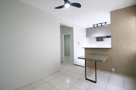 Sala de apartamento para alugar com 2 quartos, 46m² em Chácaras Tubalina E Quartel, Uberlândia