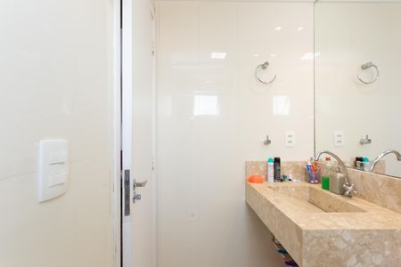 Apartamento à venda com 49m², 2 quartos e 1 vaga Apartamento à venda com 49m², 2 quartos e 1 vagaBanheiro