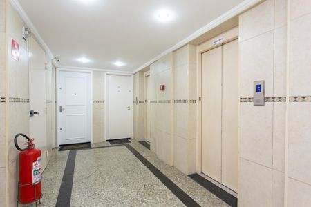 Apartamento à venda com 49m², 2 quartos e 1 vaga Apartamento à venda com 49m², 2 quartos e 1 vagaHall Social