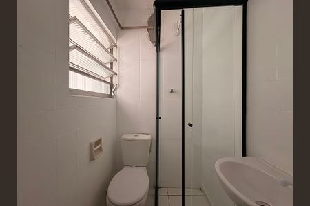 Banheiro de kitnet/studio para alugar com 1 quarto, 22m² em Parque das Nações, Santo André