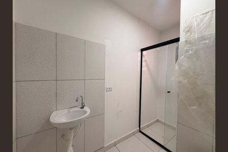 Banheiro de kitnet/studio para alugar com 1 quarto, 20m² em Parque das Nações, Santo André