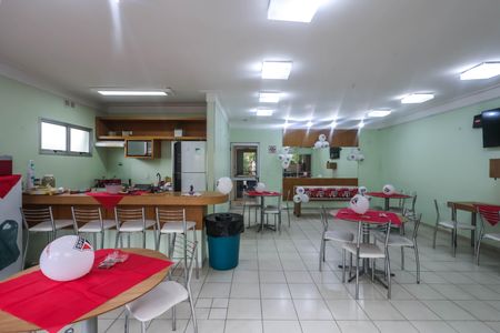 Apartamento para alugar com 50m², 2 quartos e 1 vaga Apartamento para alugar com 50m², 2 quartos e 1 vagaÁrea comum - Salão de Festas