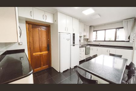 Apartamento à venda com 120m², 3 quartos e 3 vagas Apartamento à venda com 120m², 3 quartos e 3 vagasCozinha