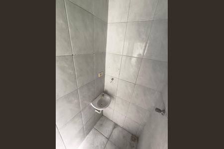 Banheiro de casa para alugar com 1 quarto, 56m² em Vila Jockei Clube, São Vicente