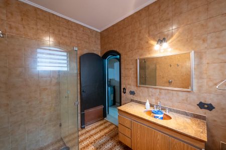 Casa à venda com 372m², 3 quartos e 6 vagas Casa à venda com 372m², 3 quartos e 6 vagasBanheiro da Suíte 1