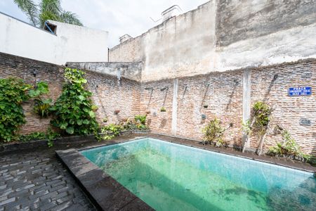 Casa à venda com 372m², 3 quartos e 6 vagas Casa à venda com 372m², 3 quartos e 6 vagasPiscina