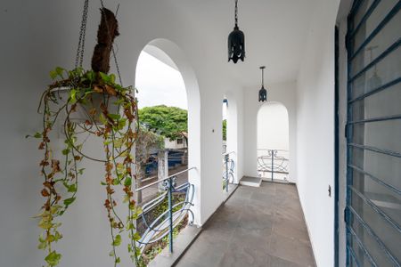 Casa à venda com 372m², 3 quartos e 6 vagas Casa à venda com 372m², 3 quartos e 6 vagasSacada