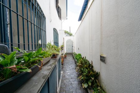 Casa à venda com 372m², 3 quartos e 6 vagas Casa à venda com 372m², 3 quartos e 6 vagasCorredor Externo