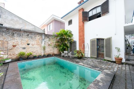 Casa à venda com 372m², 3 quartos e 6 vagas Casa à venda com 372m², 3 quartos e 6 vagasPiscina