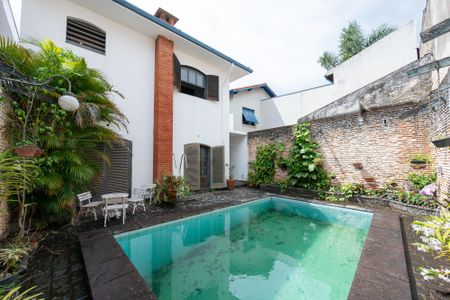 Casa à venda com 372m², 3 quartos e 6 vagas Casa à venda com 372m², 3 quartos e 6 vagasPiscina