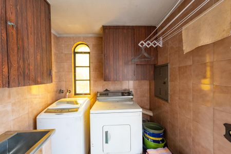 Casa à venda com 372m², 3 quartos e 6 vagas Casa à venda com 372m², 3 quartos e 6 vagasLavanderia