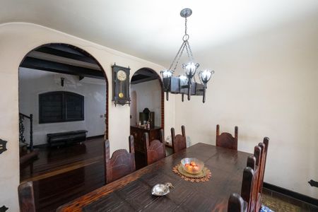 Casa à venda com 372m², 3 quartos e 6 vagas Casa à venda com 372m², 3 quartos e 6 vagasSala