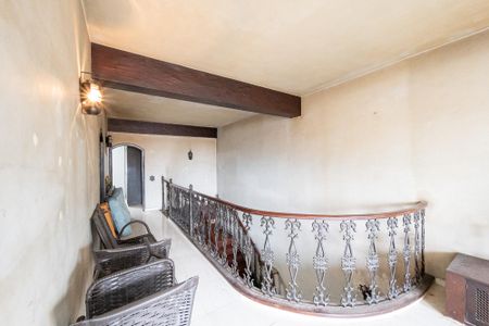 Casa à venda com 372m², 3 quartos e 6 vagas Casa à venda com 372m², 3 quartos e 6 vagasCorredor