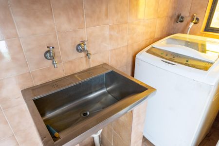 Casa à venda com 372m², 3 quartos e 6 vagas Casa à venda com 372m², 3 quartos e 6 vagasLavanderia