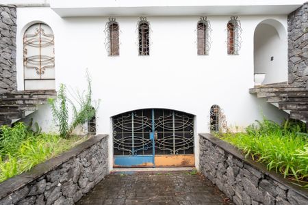 Casa à venda com 372m², 3 quartos e 6 vagas Casa à venda com 372m², 3 quartos e 6 vagasEntrada