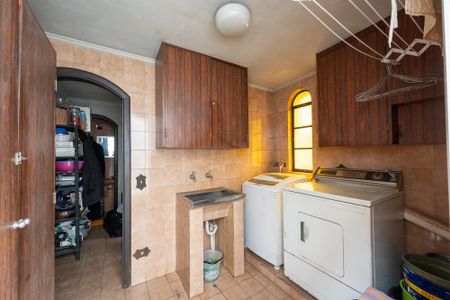 Casa à venda com 372m², 3 quartos e 6 vagas Casa à venda com 372m², 3 quartos e 6 vagasLavanderia