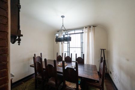 Casa à venda com 372m², 3 quartos e 6 vagas Casa à venda com 372m², 3 quartos e 6 vagasSala