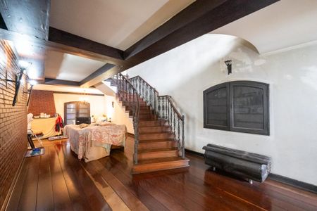 Casa à venda com 372m², 3 quartos e 6 vagas Casa à venda com 372m², 3 quartos e 6 vagasSala