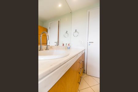 Apartamento à venda com 212m², 4 quartos e 2 vagas