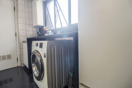 Apartamento à venda com 212m², 4 quartos e 2 vagas Apartamento à venda com 212m², 4 quartos e 2 vagasÁrea de Serviço