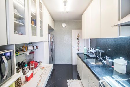 Apartamento à venda com 212m², 4 quartos e 2 vagas Apartamento à venda com 212m², 4 quartos e 2 vagasCozinha