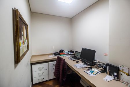 Apartamento à venda com 212m², 4 quartos e 2 vagas Apartamento à venda com 212m², 4 quartos e 2 vagasEscritório