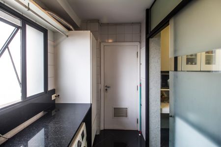Apartamento à venda com 212m², 4 quartos e 2 vagas Apartamento à venda com 212m², 4 quartos e 2 vagasÁrea de Serviço