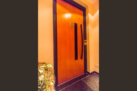 Apartamento à venda com 212m², 4 quartos e 2 vagas Apartamento à venda com 212m², 4 quartos e 2 vagasEntrada