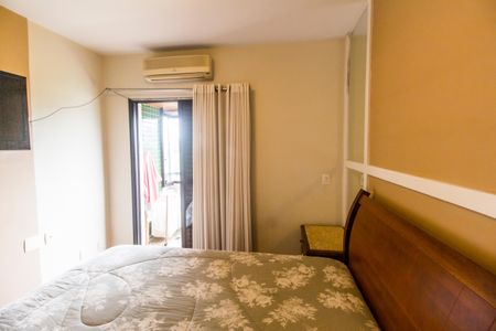 Apartamento à venda com 212m², 4 quartos e 2 vagas Apartamento à venda com 212m², 4 quartos e 2 vagasSuíte