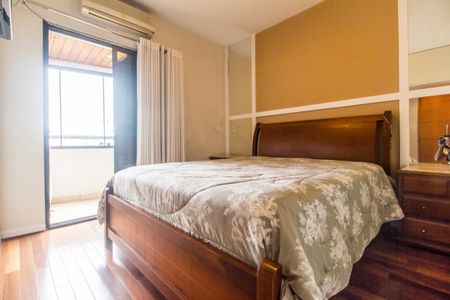 Apartamento à venda com 212m², 4 quartos e 2 vagas Apartamento à venda com 212m², 4 quartos e 2 vagasSuíte