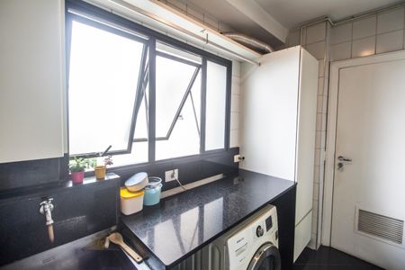 Apartamento à venda com 212m², 4 quartos e 2 vagas Apartamento à venda com 212m², 4 quartos e 2 vagasÁrea de Serviço