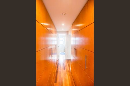 Apartamento à venda com 212m², 4 quartos e 2 vagas