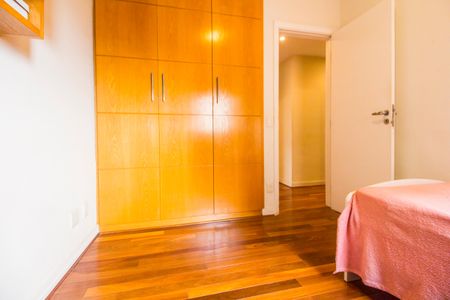 Apartamento à venda com 212m², 4 quartos e 2 vagas Apartamento à venda com 212m², 4 quartos e 2 vagasEscritório