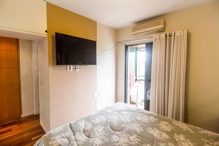 Apartamento à venda com 212m², 4 quartos e 2 vagas Apartamento à venda com 212m², 4 quartos e 2 vagasSuíte