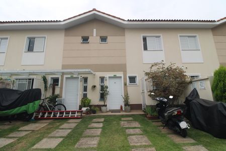 Casa de condomínio à venda com 115m², 3 quartos e 2 vagasFachada / garagem