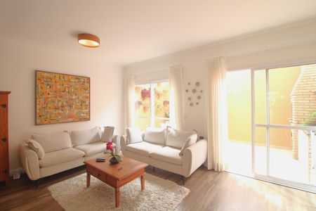 Casa de condomínio à venda com 115m², 3 quartos e 2 vagasSala