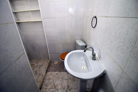 Banheiro de casa para alugar com 1 quarto, 38m² em Cordovil, Rio de Janeiro