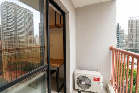 Varanda de kitnet/studio para alugar com 1 quarto, 26m² em Jardim das Acacias, São Paulo